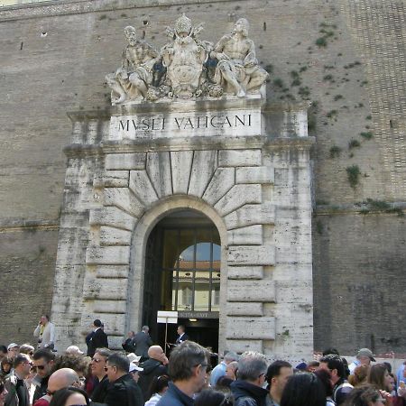 Vatican Low Cost Apartment Rome Bagian luar foto